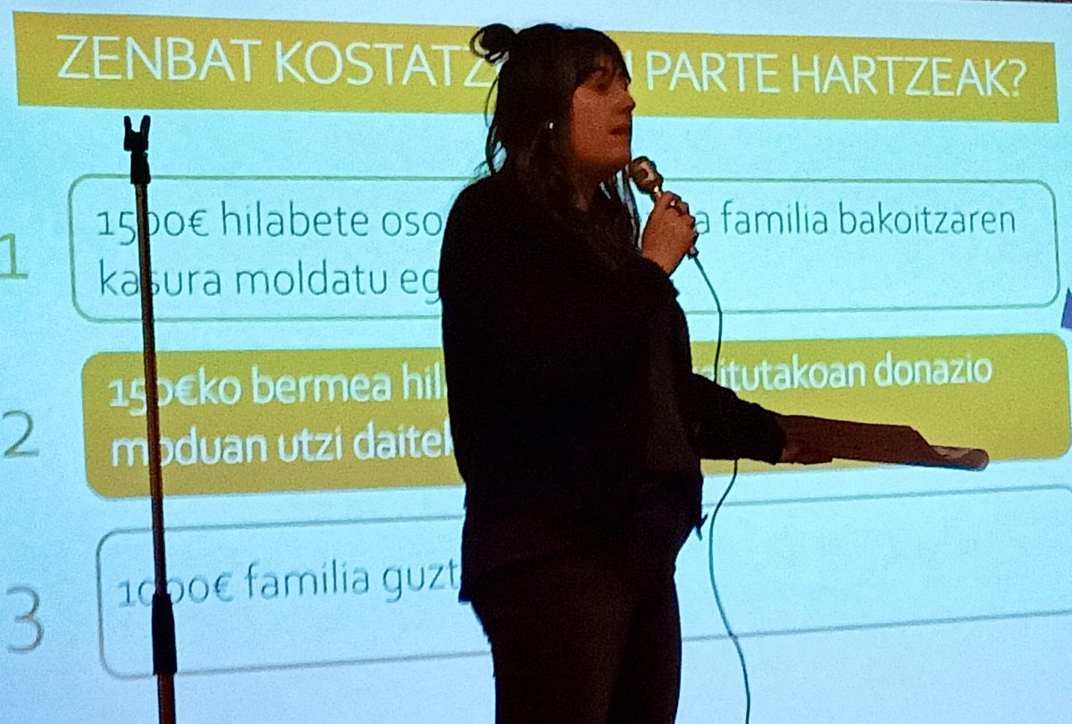 ZunzuneguiBHI's tweet photo. Ostiralean ere, gure 4.DBH-ko ikalseek @EuskarAbenturari buruzko hitzaldia jaso zuten Irune kidearen eskutik. #ZunzuGara #Neupebai #Euskara https://t.co/UHkdpoTJJB