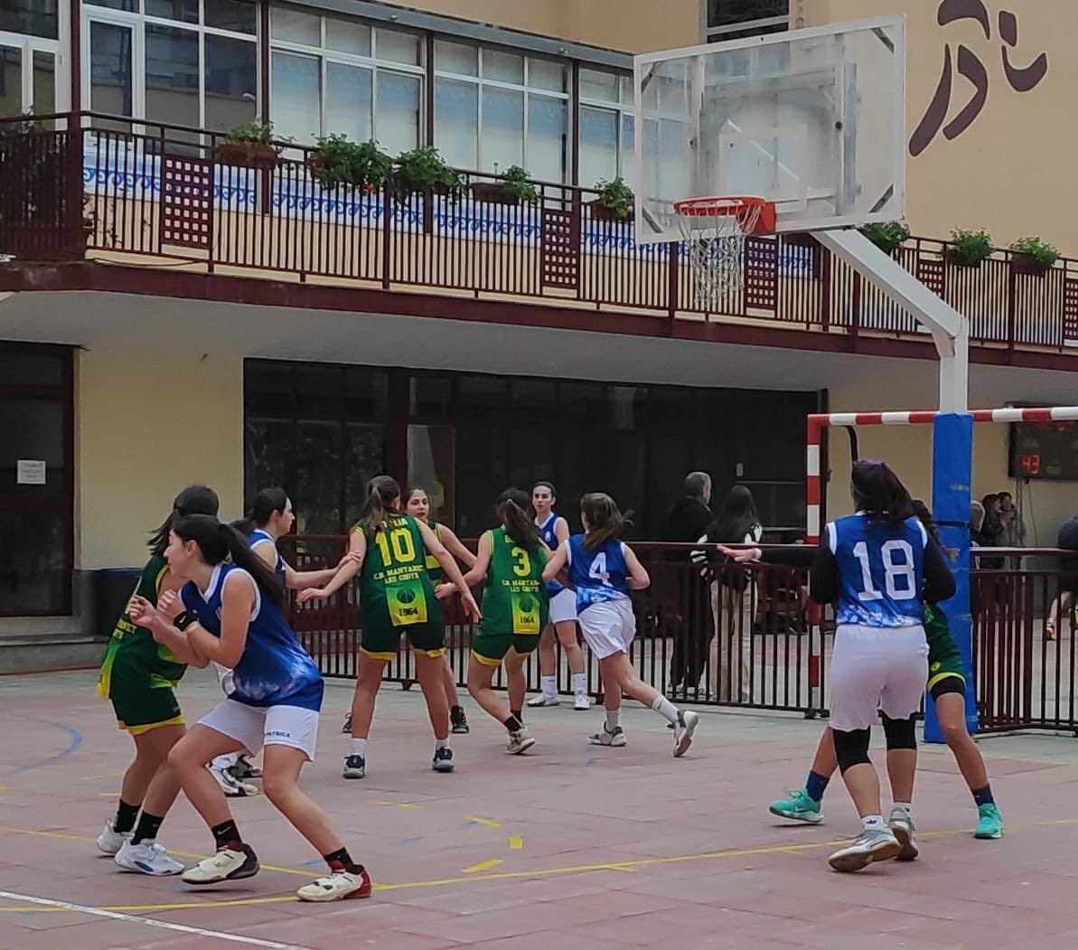 C.B Manyanet Les Corts tweet media