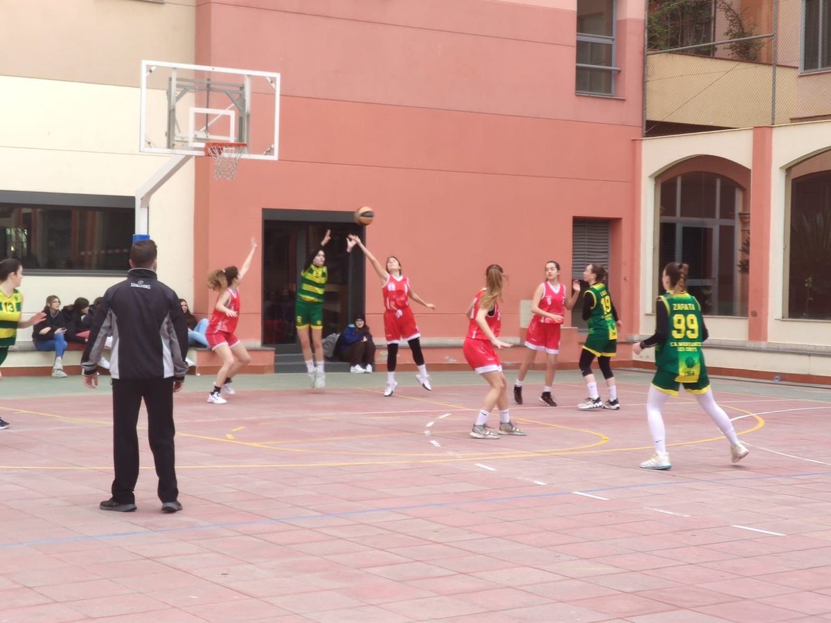 C.B Manyanet Les Corts tweet media