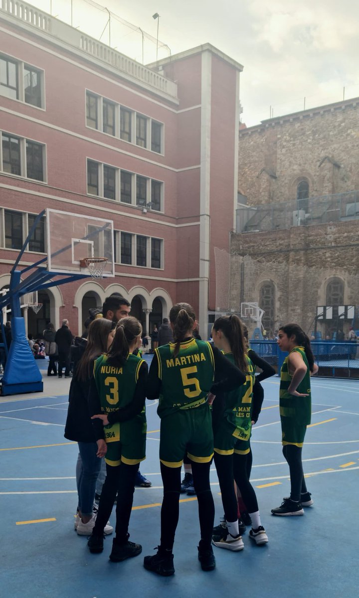 C.B Manyanet Les Corts tweet media