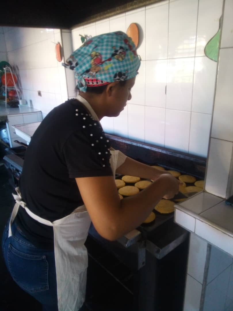 CnaeJuanJMora's tweet photo. #30Ener Comenzando está última semana del primer mes del año 2023🖐️🖐️ nuestras cocineras de la patria por qué en #JJMora trabajo en equipo es victoria segura ,🙏🌅🖐️
@norelys_bolivar @pedrodiazg59 @cnaecarabobo @cnaeoficial @rafaellacava10
#LasSancionesCastiganLaSalud https://t.co/I9ViTWyfJr