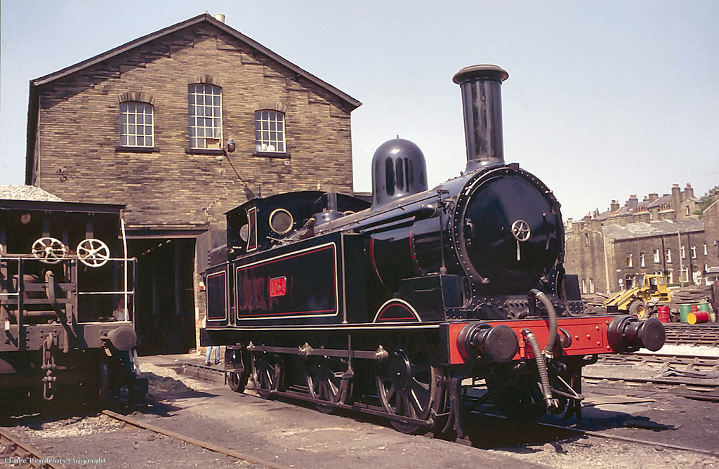 lmsseraphim's tweet image. If Noah can be anything than an E2 it would be an LNWR Webb Coal Tank
Seriously look at this locomotive
It's so beautiful 🥺✨