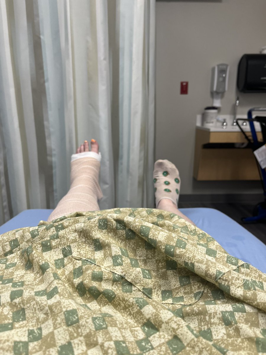 Astro_Squatch's tweet photo. @JimGaffigan sat through your Charleston, SC show with a broken foot. 10/10 would do it again! https://t.co/dFvWtJpoiG