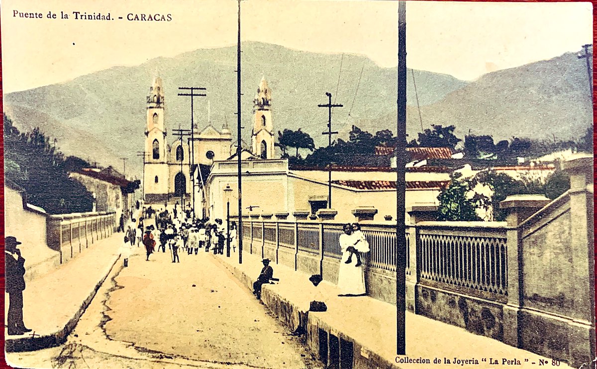 #Caracas : fotografía del Puente de la Trinidad. - CARACAS. Postal distribuida por la Joveria “La Perla”- N° 80. Sin circular. 1904, cerca de. En nuestra colección. Nótese el #PanteónNacional al fondo.