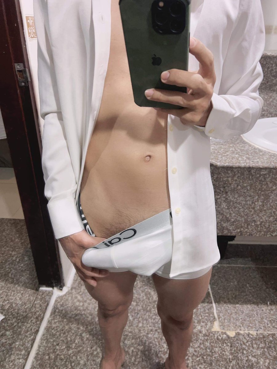 Showpow6969's tweet photo. จะแต่งตัวไปทำงาน น้องก็งอแง https://t.co/SAjDFeJTPr