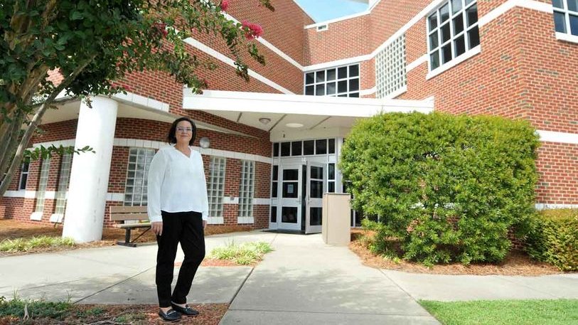 Dr. Sara Newcomb, <a href="/iamcccc/">CCCC</a> Executive Director of Secondary Partnerships, has been named recipient of the <a href="/NCCommColleges/">North Carolina Community Colleges</a> Staff of the Year award for 2023.
cccc.edu/news/story.php…
