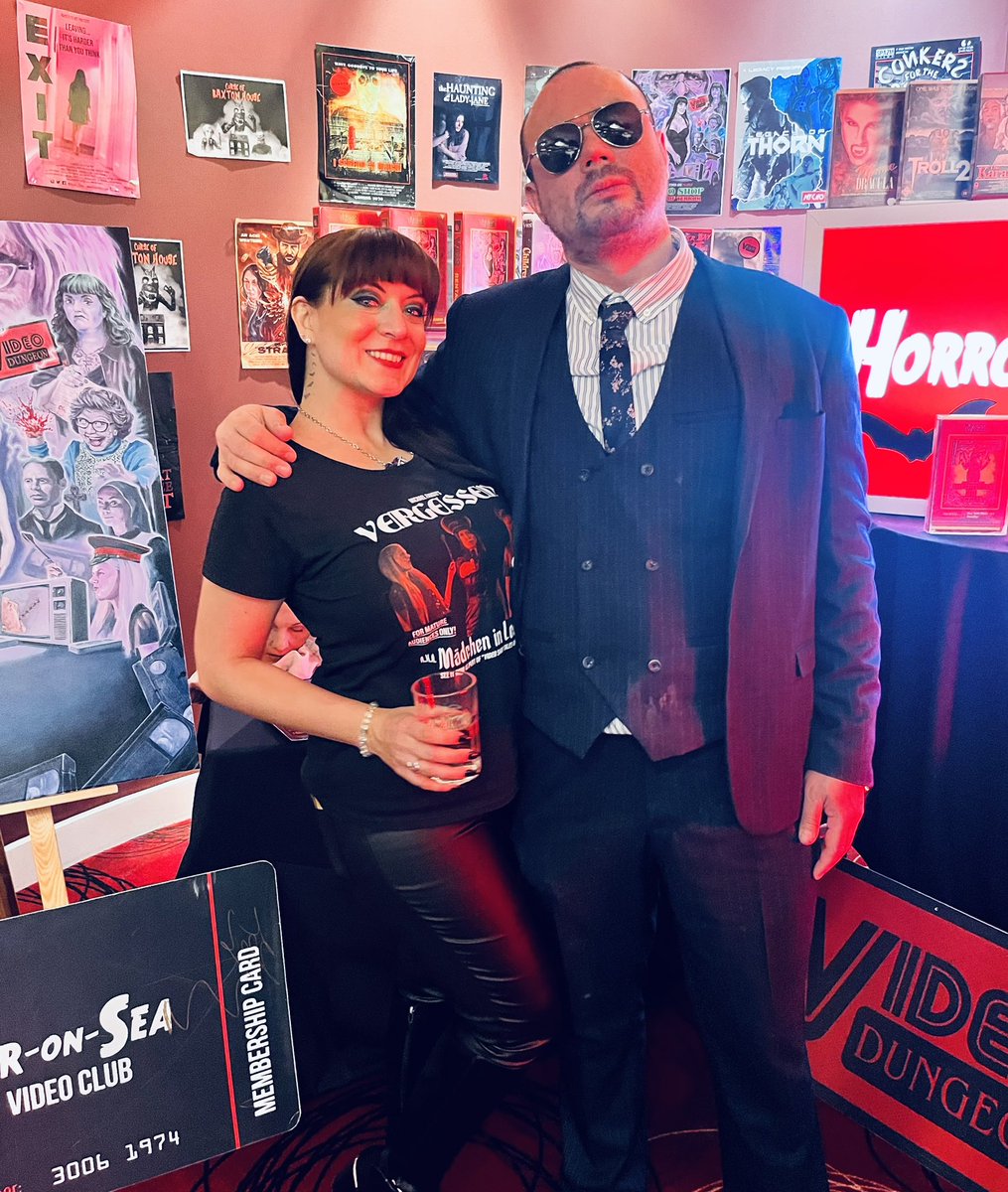 Another throwback to @HorrorOnSea for the premiere of ‘Video Shop Tales of Terror’ where I was joined by the multifaceted @missdaniteeze2 

#VideoShopTalesOfTerror #VideoDungeon #HorrorOnSea #spreadthehorror #ShareTheHorror #SharetheScreams #promotehorror #rtArtBoost