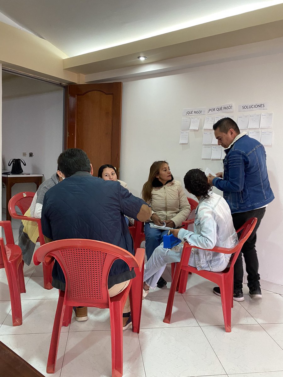 BuhosEdiLtda's tweet photo. “Los grandes logros generalmente dependen de muchas manos, corazones y mentes” Walt Disney. ✨ Comunicación, trabajo en equipo y disciplina pilares para el desarrollo empresarial.  #empresas #liderazgo #offset #porquelosdetallescuentan https://t.co/ROfCiJrwVr