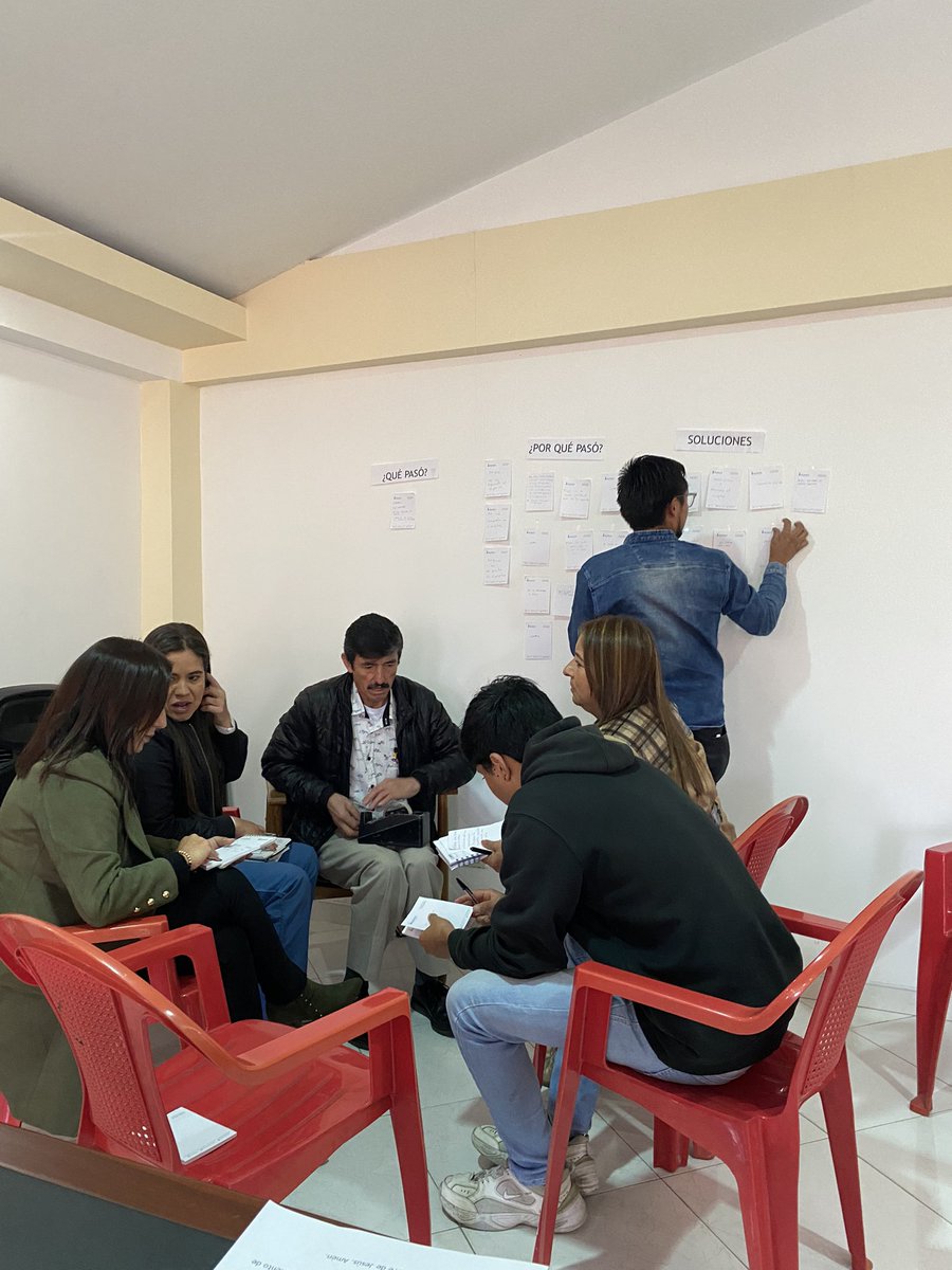 BuhosEdiLtda's tweet photo. “Los grandes logros generalmente dependen de muchas manos, corazones y mentes” Walt Disney. ✨ Comunicación, trabajo en equipo y disciplina pilares para el desarrollo empresarial.  #empresas #liderazgo #offset #porquelosdetallescuentan https://t.co/ROfCiJrwVr