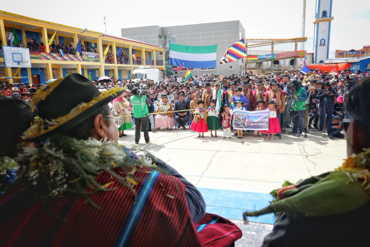 LuchoXBolivia's tweet photo. Con una inversión de Bs4,7 millones, hoy inauguramos en el municipio de Achocalla, #LaPaz, la Unidad Educativa Chañocahua. Estamos cumpliendo el mandato que nos dio el pueblo boliviano, de promover una educación de calidad para nuestras hijas e hijos, nietas y nietos. https://t.co/oOJmtzwxuE