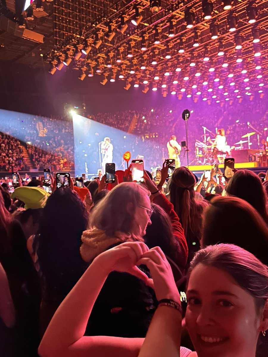 hannahxlives's tweet image. @helllosamantha