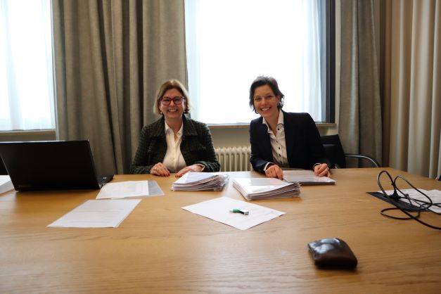 HvHedel's tweet photo. Vandaag samen met Maarten van den Tillaart de kandidatenlijsten voor @Alliantie_nl in #brabant ingeleverd!
Een van de leuke dingen van #brabanders is natuurlijk dat ze hard werken รฉn er ook nog bij lachen. Zo bleek ook vandaag weer!
#hetkanwel #beterbeleid #burgerparticipatie https://t.co/MfVZLnimht