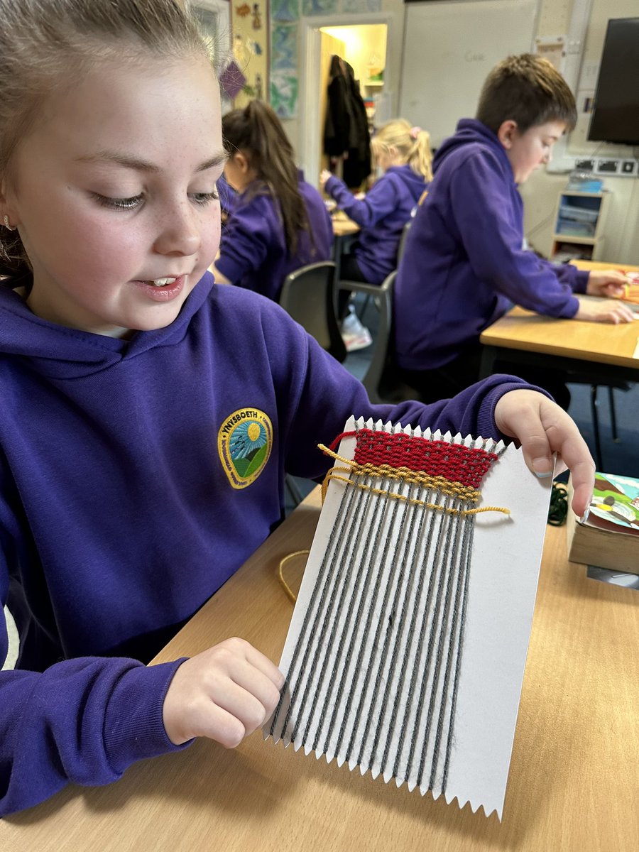 Dosbarth Aber have had a fantastic day weaving this morning with <a href="/CelticJem/">Celtiaid Cwm Cynon</a> and story boarding for their film with <a href="/CCreadigol/">Cymoedd Creadigol</a> this afternoon 👌