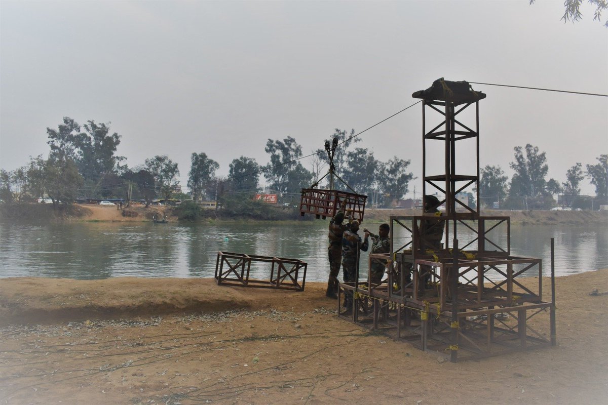 westerncomd_IA's tweet image. #VajraCorps
#PantherSappers carried out training to hone their #CombatEngineering skills in obstacle ridden terrain. #Bridging &amp;amp; #Watermanship was practiced to enhance combat potential and battlefield mobility.
#DefendersOfPunjab
#IndianArmy
@adgpi
@SpokespersonMoD