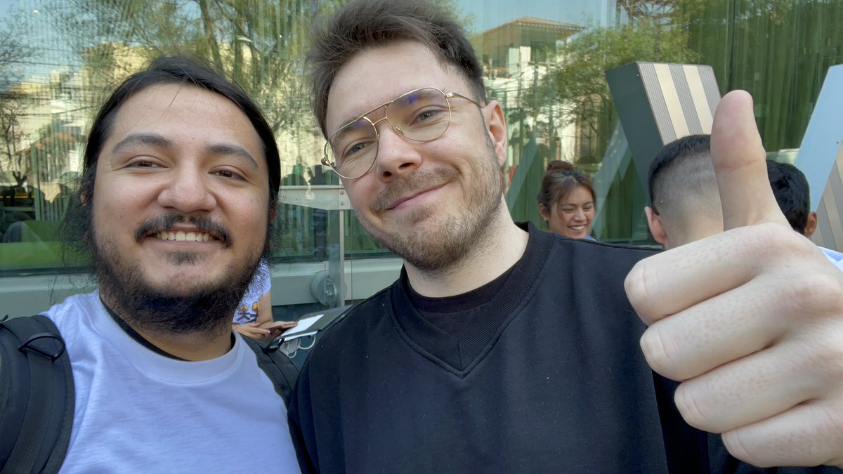 theSecksflow's tweet photo. Una gran persona @Reventxz , muchas gracias por los saludos a la #flowarmy https://t.co/bLBcX2gsqn