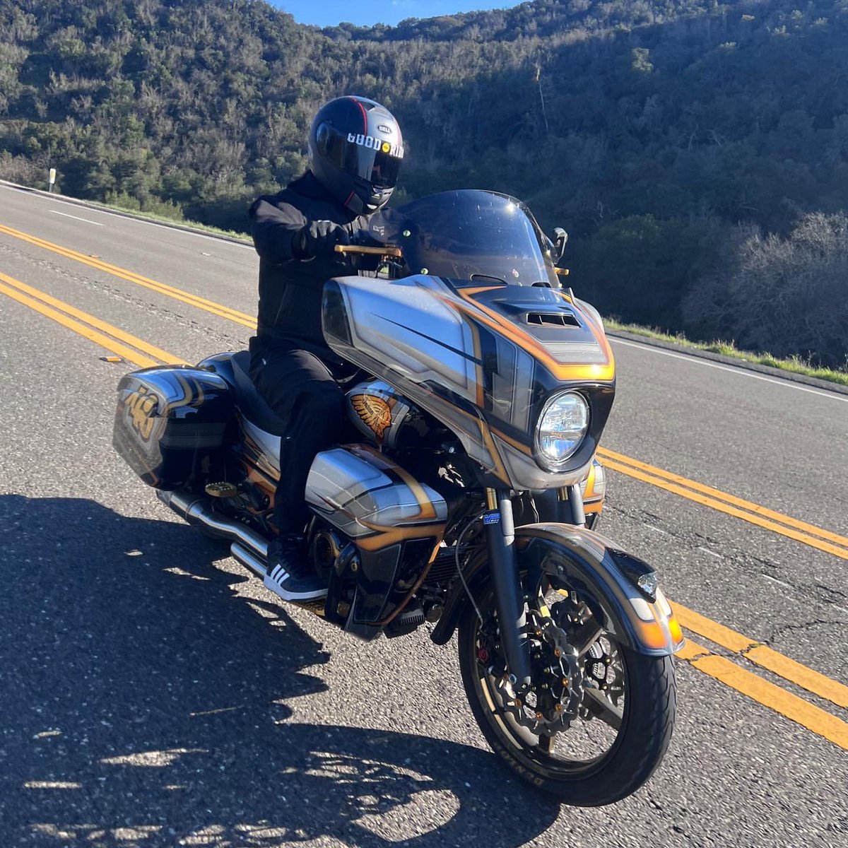 RideDunlop's tweet photo. Love to see @hartluck back on his @indianmotorcycle #Chieftian!
#RideDunlop #Mutant #IndianMotorcycles #Bagger https://t.co/H4jPO1Pxac