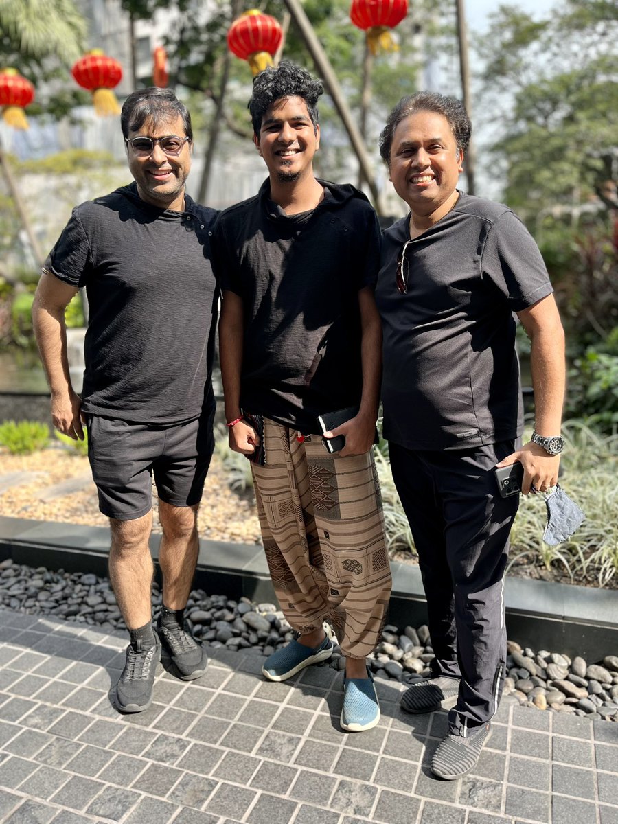 What an honour to perform with the maestros <a href="/stringstruck/">Purbayan Chatterjee</a> dada and <a href="/SatyajitTalwal1/">Satyajit Talwalkar</a> dada 🙏