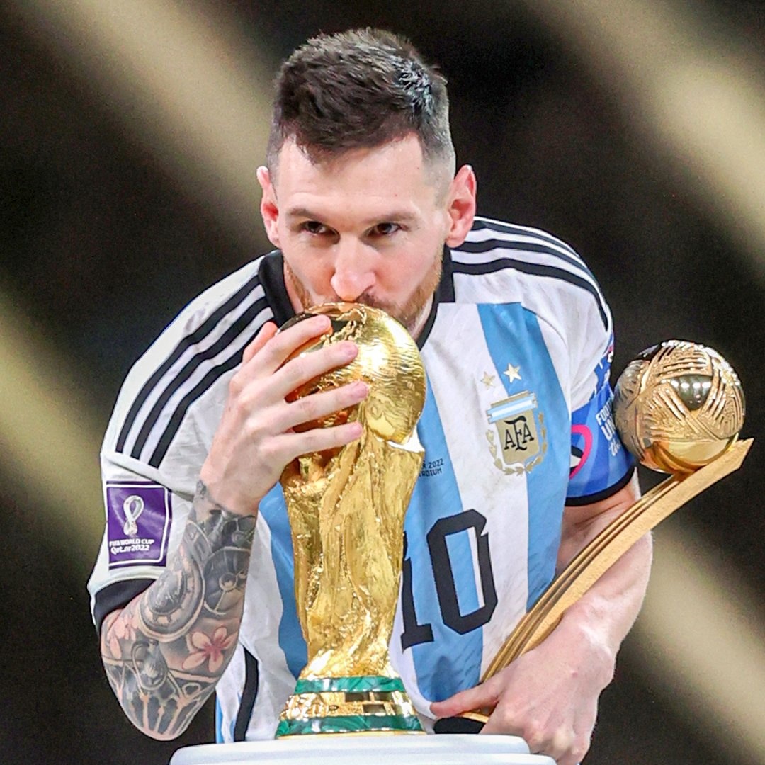 "La Copa brillaba, sobresaltaba en ese estadio hermoso. La tenía que ir a besar" – Lionel Messi en 
<a href="/UrbanaPlayFM/">Urbana Play 104.3 FM</a>.
