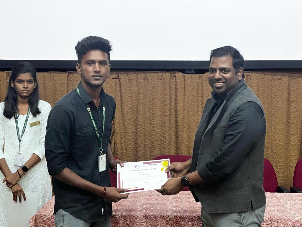 pgcommunmcc's tweet photo. In connection with National Youth Day on January 12th, MCC-MRF IIC and EDC awarded certificates along with cash prizes for best innovators from each department in the college.

#studentsachievement #studentslife #MCC https://t.co/Ani2z9wsvK