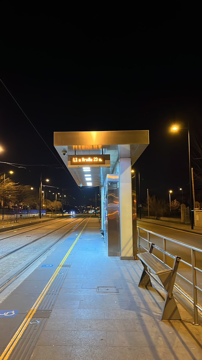 estos tienen que esperar al metro de granada y convulsionan