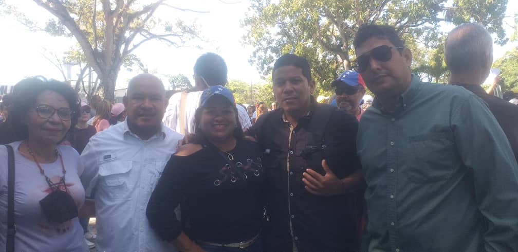 HecmarysV1209's tweet photo. #30Ener| Seguimos en la calle por la lucha de salarios dignos para todos.
Es necesario respuesta ya!
Nuestro educador Héctor Carrasco, Subsec. de organización acompañado de @JuanEspinoza_13 Sec. General AD Monagas y @yinhis Sec. General CEM Maturin .
#elmomentoesAhora https://t.co/uoCPD6JKhF