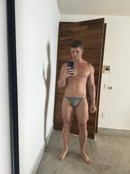 👋🏻 https://t.co/OcOhKx1MsB<a href="/tag/legday"class="tags"><span>#legday</span></a>