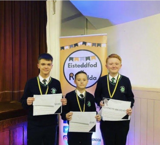 Pen Y Dre Cymraeg tweet media