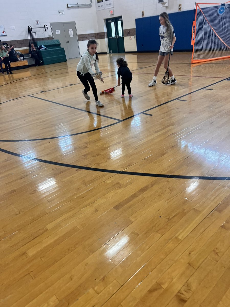 BarnegatGLax's tweet photo. Great day with @barnegatythlax ! Next free clinic Feb 11th, K-4 10:00-11:00 5-8th 11:00-12:00 at Cecil Collins. Come join the fun! https://t.co/6ODeJrEgkt