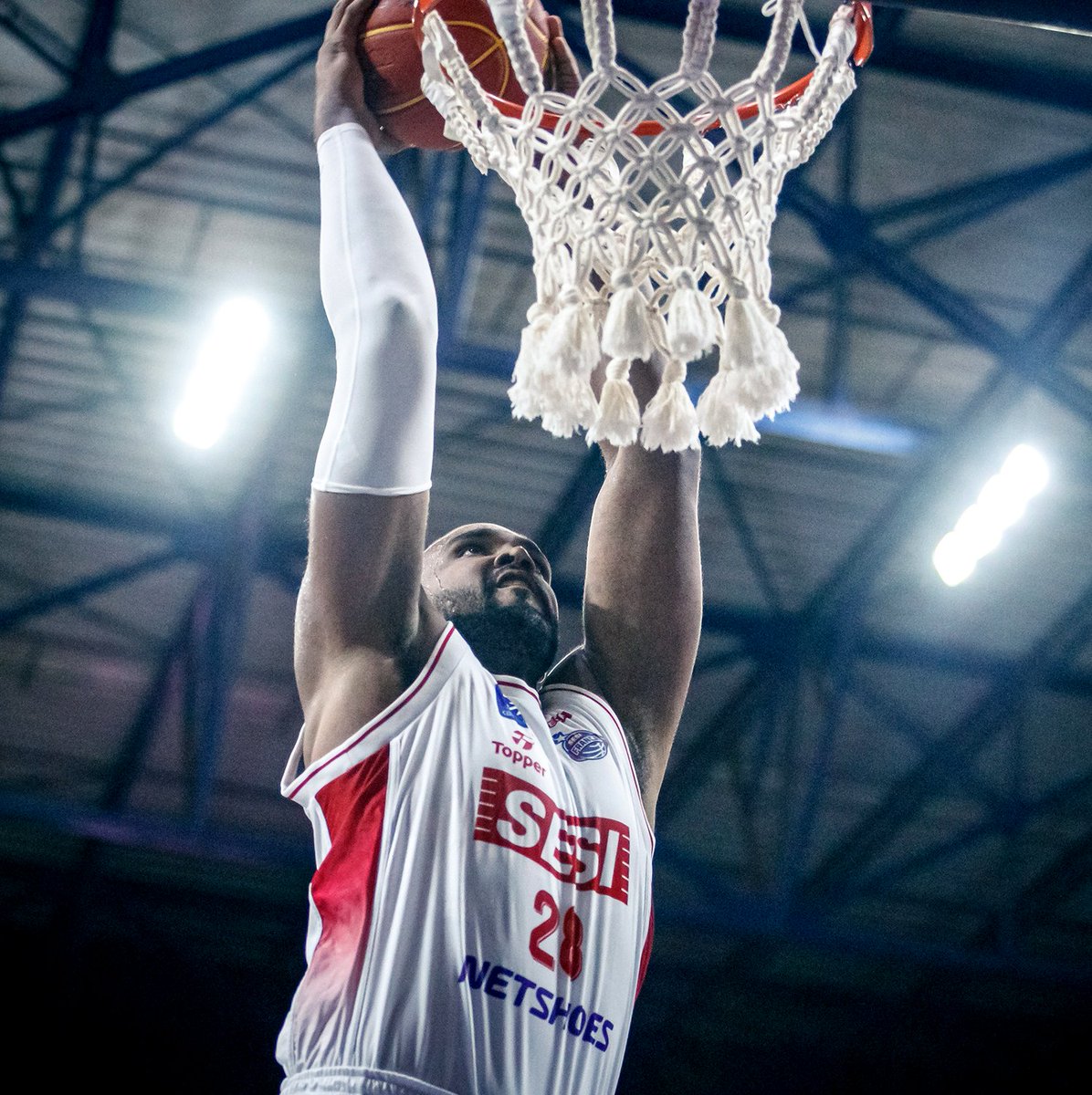 TopperBrasil's tweet image. Cravada de BICAMPEÃO da Copa Super 8 para começar a semana!

Topper e @sesifrancabasquete , a parceria de milhões. 🏆

Garanta o seu uniforme em bit.ly/3kNKTwJ

#ÉTopper #Topper #Basquete