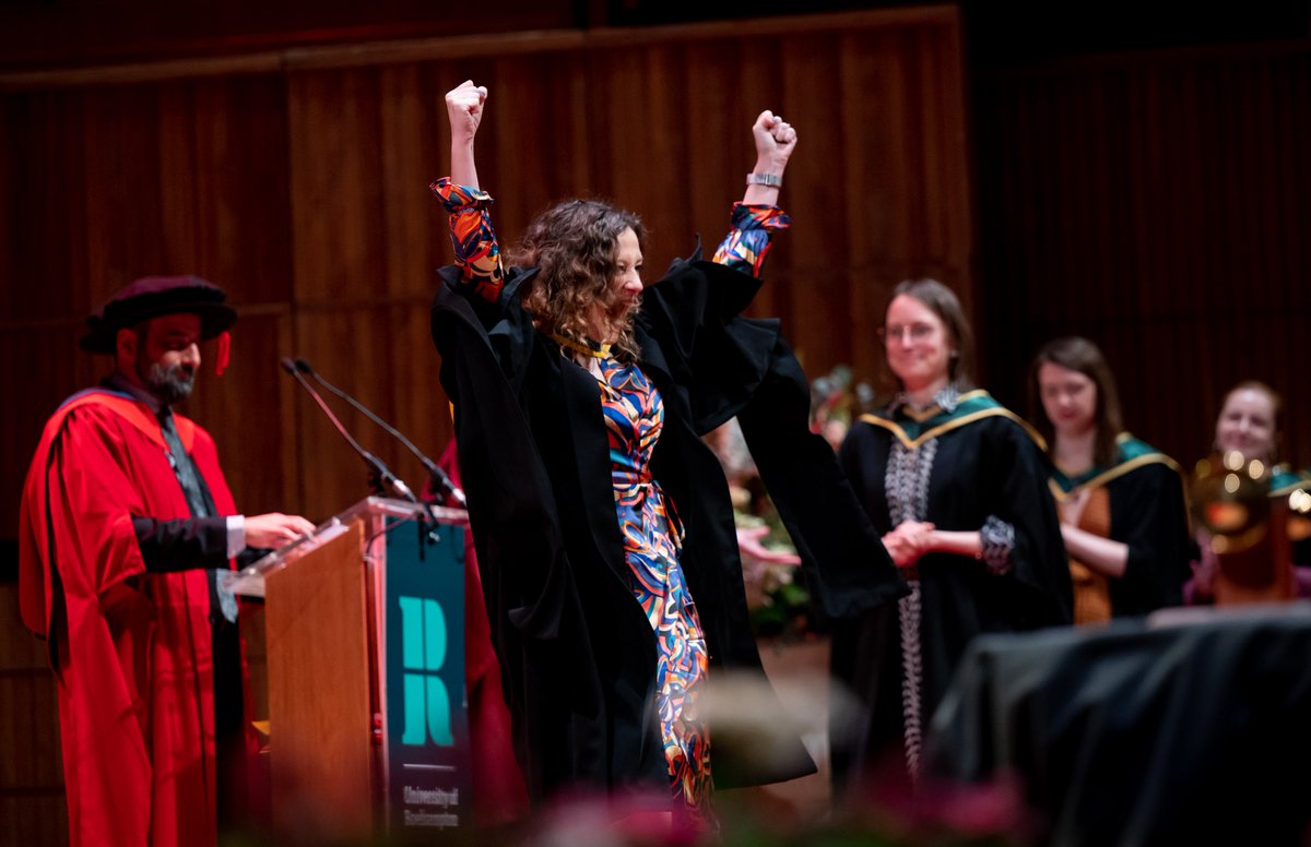 RoehamptonUni's tweet photo. A huge congratulations to all of our amazing graduates who walked across the stage at #RoeGraduation last Friday! 🎓💚 https://t.co/IQyoOqk5r7