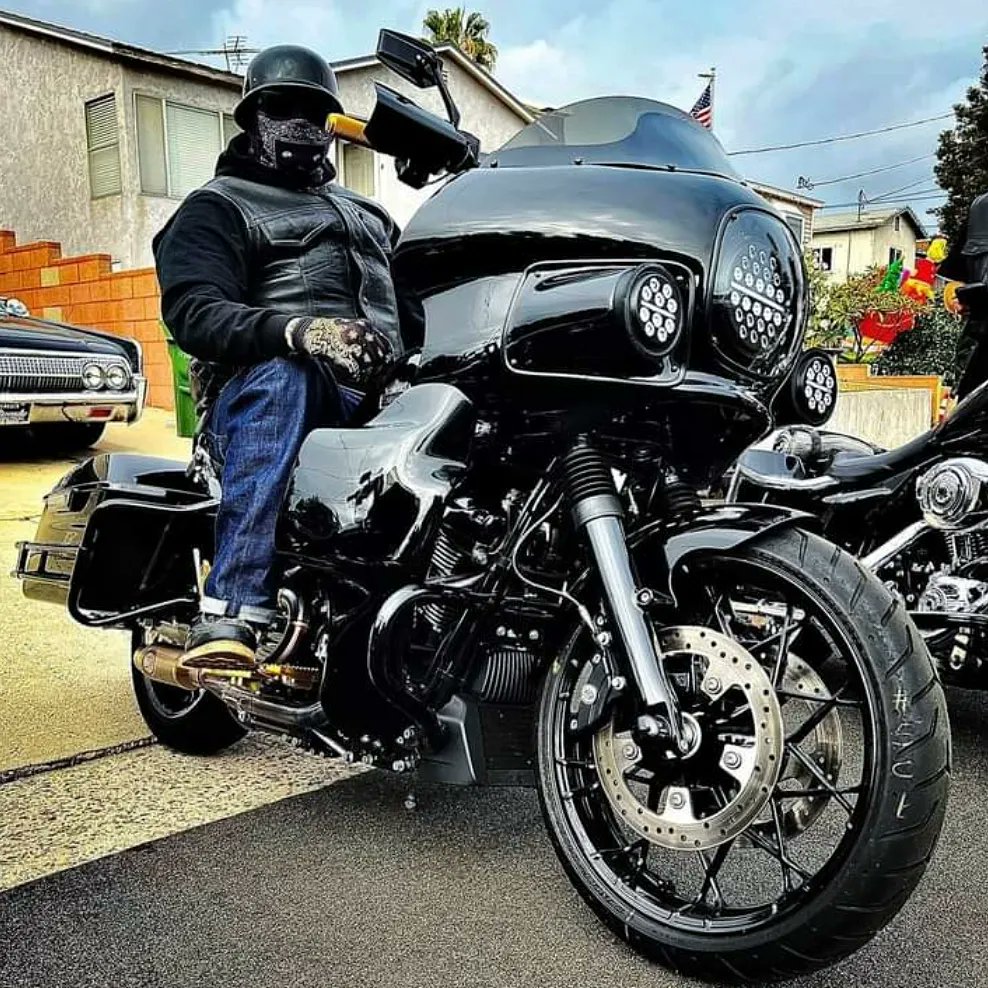 PBWestCoast's tweet photo. @ sonnyboy310 #roadking #performancebaggerswestcoast #harleydavidson #motorcycle #performanceisalifestyle #iride #Motorsport #fxr #custom #forever2wheels #vtwin https://t.co/nFKtryORQZ