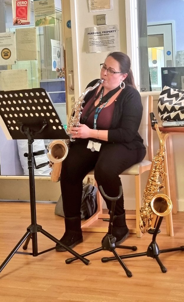 HeatherWardLPT's tweet photo. We've been so lucky to have the wonderful Elli playing for us today. So talented and our service users really enjoyed themselves 💙🎷🎵

@BradgateUnit @LPTnhs @LPT_Activities https://t.co/zTT48cIPll