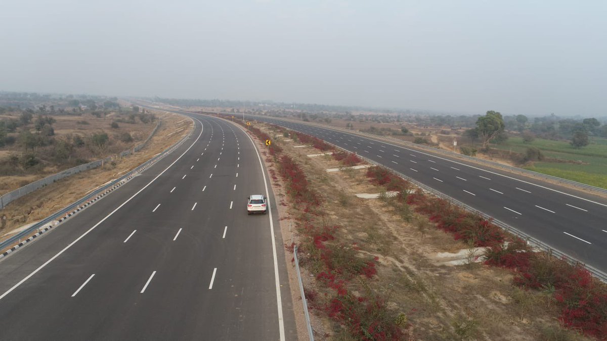 nitin_gadkari's tweet image. Going to be inaugurated by PM Shri @narendramodi Ji on 4th Feb, the Sohna-Dausa stretch of the #Delhi_Mumbai_Expressway will facilitate commuters to reach Jaipur from Delhi in two hours.

#PragatiKaHighway #GatiShakti