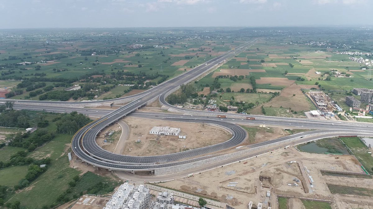 nitin_gadkari's tweet image. Going to be inaugurated by PM Shri @narendramodi Ji on 4th Feb, the Sohna-Dausa stretch of the #Delhi_Mumbai_Expressway will facilitate commuters to reach Jaipur from Delhi in two hours.

#PragatiKaHighway #GatiShakti