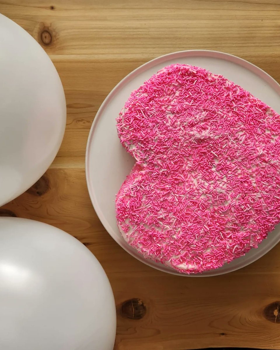 Lilo_Designs's tweet photo. Pre- Order your #ValentinesDay gift #baking 🩷 https://t.co/4hnimQMrKF