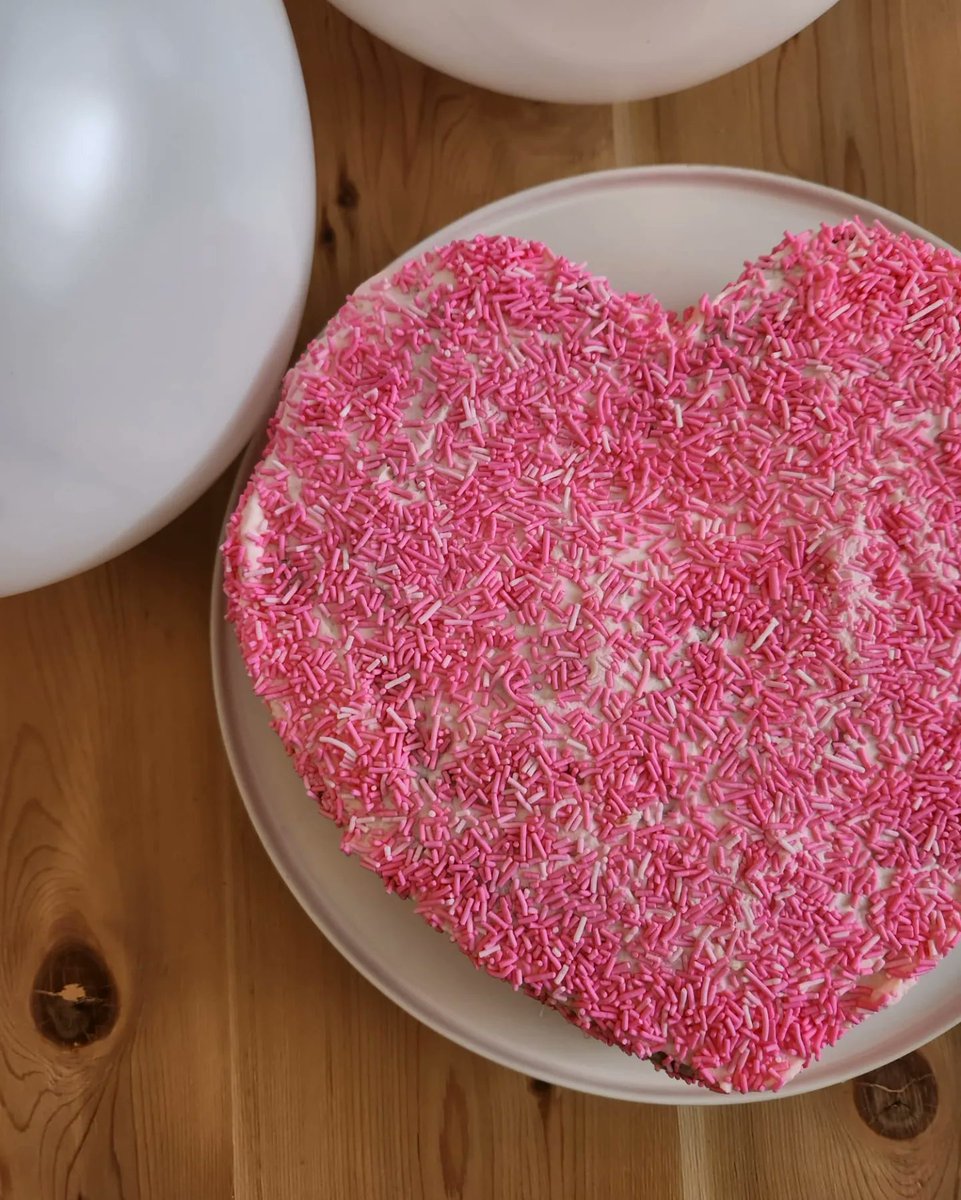 Lilo_Designs's tweet photo. Pre- Order your #ValentinesDay gift #baking 🩷 https://t.co/4hnimQMrKF