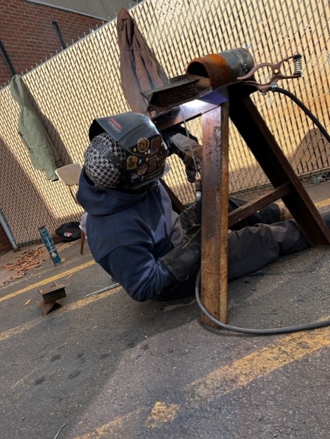 PatrickHenryCC's tweet photo. P&HCC’s new Welding Lab in Met II opens today, and as a teaser to this exciting event, here is what our welding students have been up to! Our welding students got real-life work experience by welding outside during our morning, mid-day, and night classes. #weldingclass #PHamily https://t.co/QiNSbPRdBQ