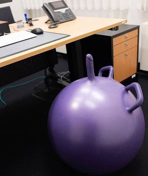Found a new gaming chair. https://t.co/aSvNmOfcGd<a href="/tag/sellingcontent"class="tags"><span>#sellingcontent</span></a><a href="/tag/buyingcontent"class="tags"><span>#buyingcontent</span></a>