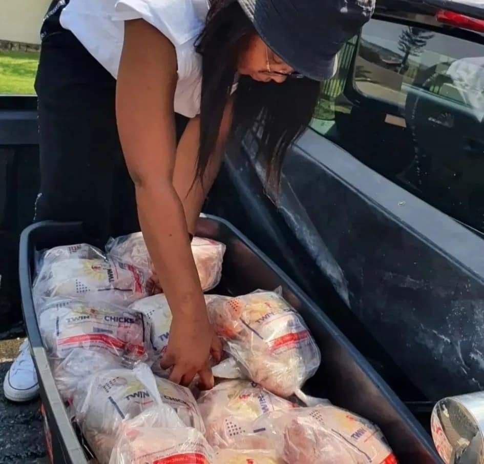OurlivesMarket's tweet photo. Founded in January 2021 by friends Mpho Serabele and Dimakatso Motiang, @twin_chicks is a female owned poultry farming business. 🙌🏾🐔🇿🇦 https://t.co/8vxWf22UNv