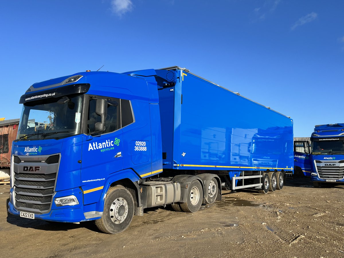 titantrailersuk's tweet image. Lovely day to handover 2 brand new Titan Trailers in Landfill spec to Atlantic Recycling @RecycleARL. Nice to see Father &amp;amp; Son team Mike &amp;amp; Steve Hudd doing a great job! Safe journey home guys.
#titantrailers #titantrailersuk