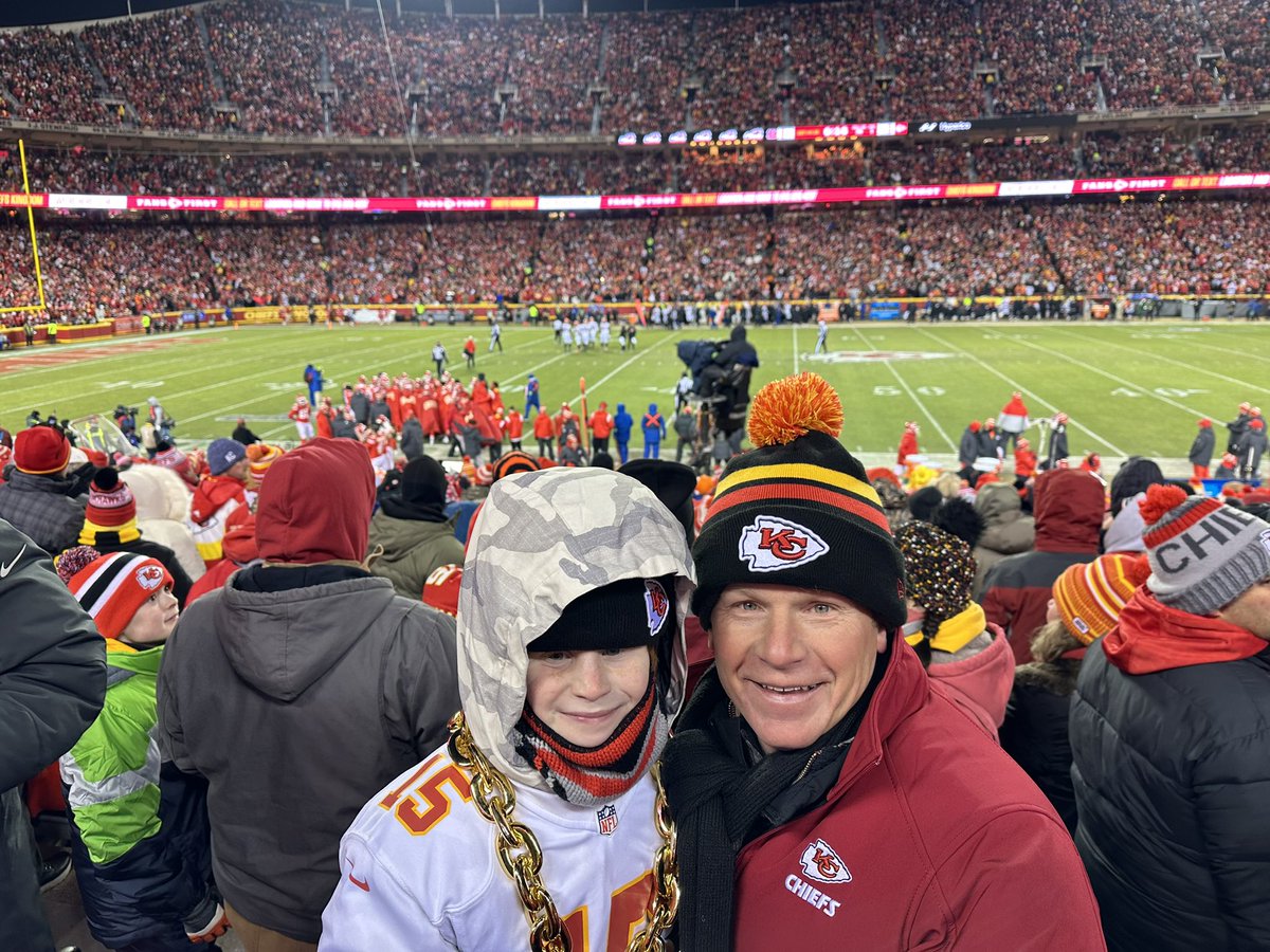 JustinAHodge's tweet photo. Texas boy aka “Patrick Mahomes biggest fan” with Guns Up may be good luck charm for Chief’s….too bad he may not make it to Arizona.  😂.  Go Chiefs!  @KelliPeltierTV @PatrickMahomes @TexasTechFB @gunsupnation @Chiefs @ChiefsKingdom5 https://t.co/hBAqEZRTSQ