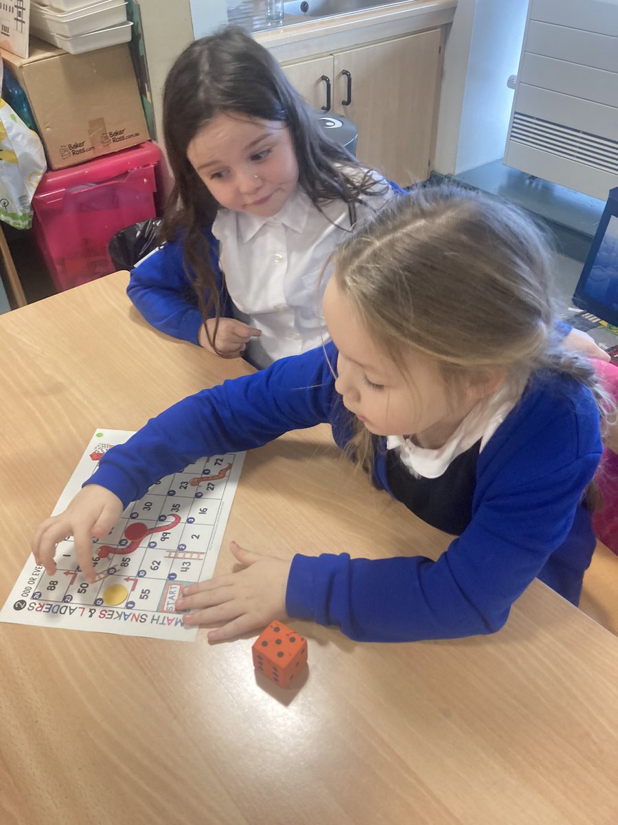MissH_Saracen's tweet photo. We are working hard to identify odd and even numbers in Numeracy this afternoon ๐ข๐ค @saracenprimary @glasgowcounts #oddandeven https://t.co/SXIv7zR7mt