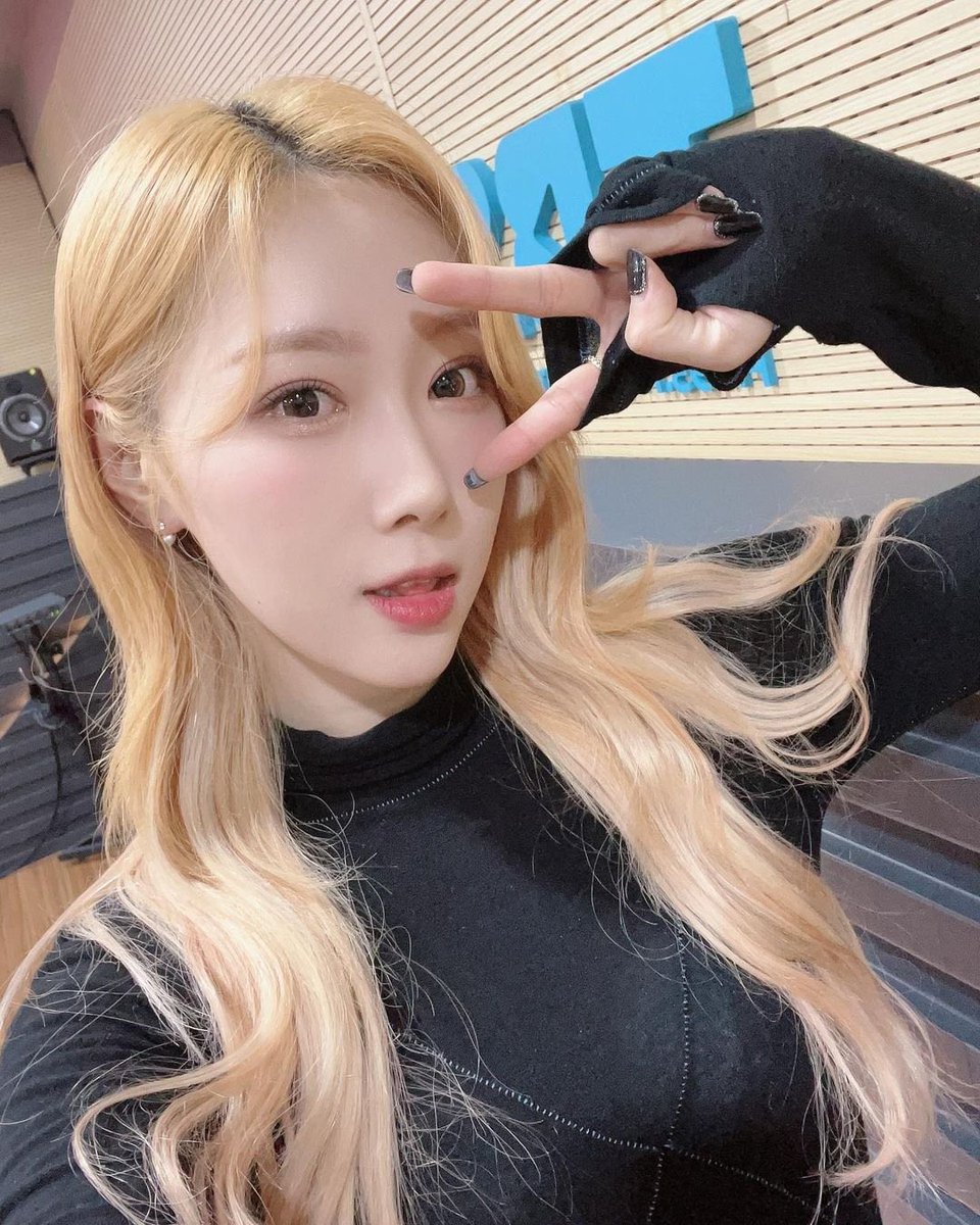 picsofhandong's tweet image. our dj dongie ❤️