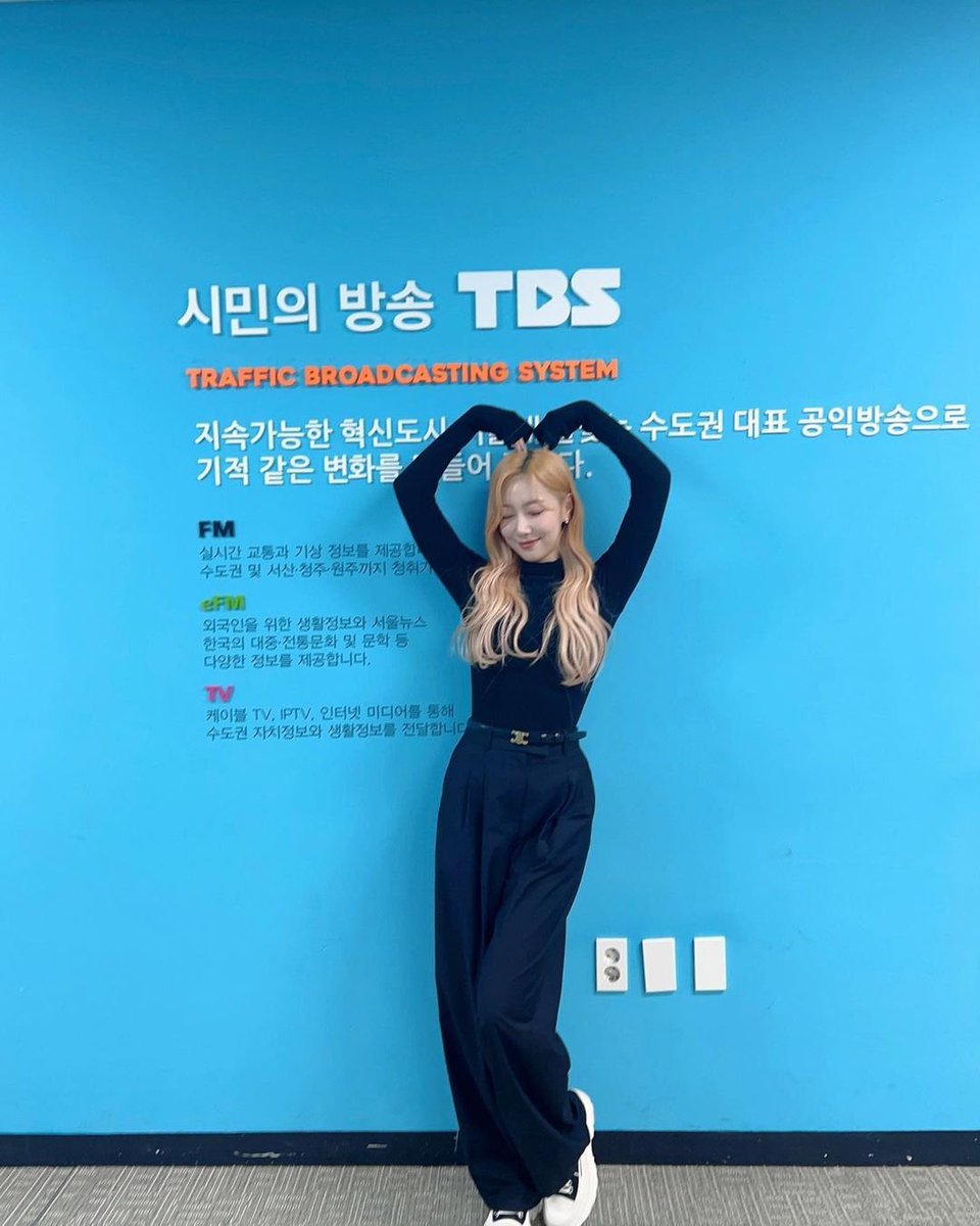 picsofhandong's tweet image. our dj dongie ❤️