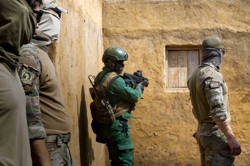 USSOCAF's tweet photo. Our @NATO_SOF allies play an integral role in  #Flintlock23. @USSOCAF works collaboratively with NATO allies to address the challenges posed in #Africa. The exercise gathers these international partners &amp; allies to collectively enhance defense capabilities to fight extremism. https://t.co/jdpLehsuUs
