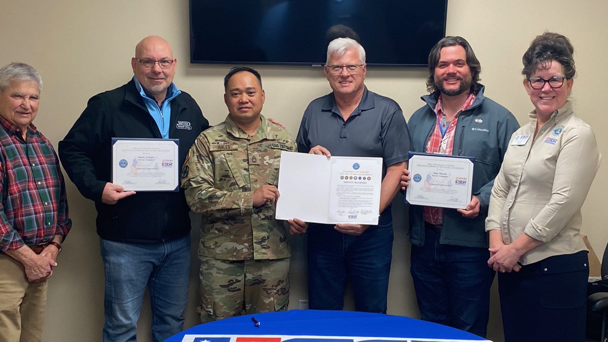 ServiceTransCo's tweet photo. The Patriotic Employer award is a recognition bestowed on employers of members of the armed forces for providing high-level support for employees who serve in the United States Armed Forces Guard &amp; Reserve.  Service Transport is proud to support the Armed Forces Guard &amp; Reserve. https://t.co/v5Z3SWqNlb
