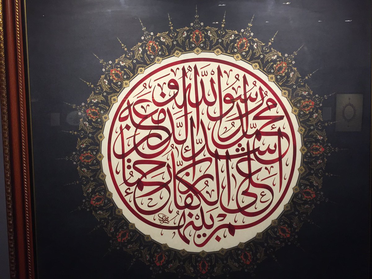 art_tariq's tweet photo. • لوحة بخط الفنان هاني الطويل 
الآية الكريمة ( محمد رسول الله والذين معه أشداء على الكفار رحماء بينهم )

العمل يحاكي المعنى ، مقاس العمل ١١٤ سم مزخرف بالذهب الاصلي عيار ٢٢ و٢٣ قيراط✨

العمل معروض للإقتناء ، من يرغم بالاقتناء يتواصل مع الفنان هاني واتس اب ٠٥٣٤٣٩٧١٨٣ https://t.co/q3uKyHgJNe