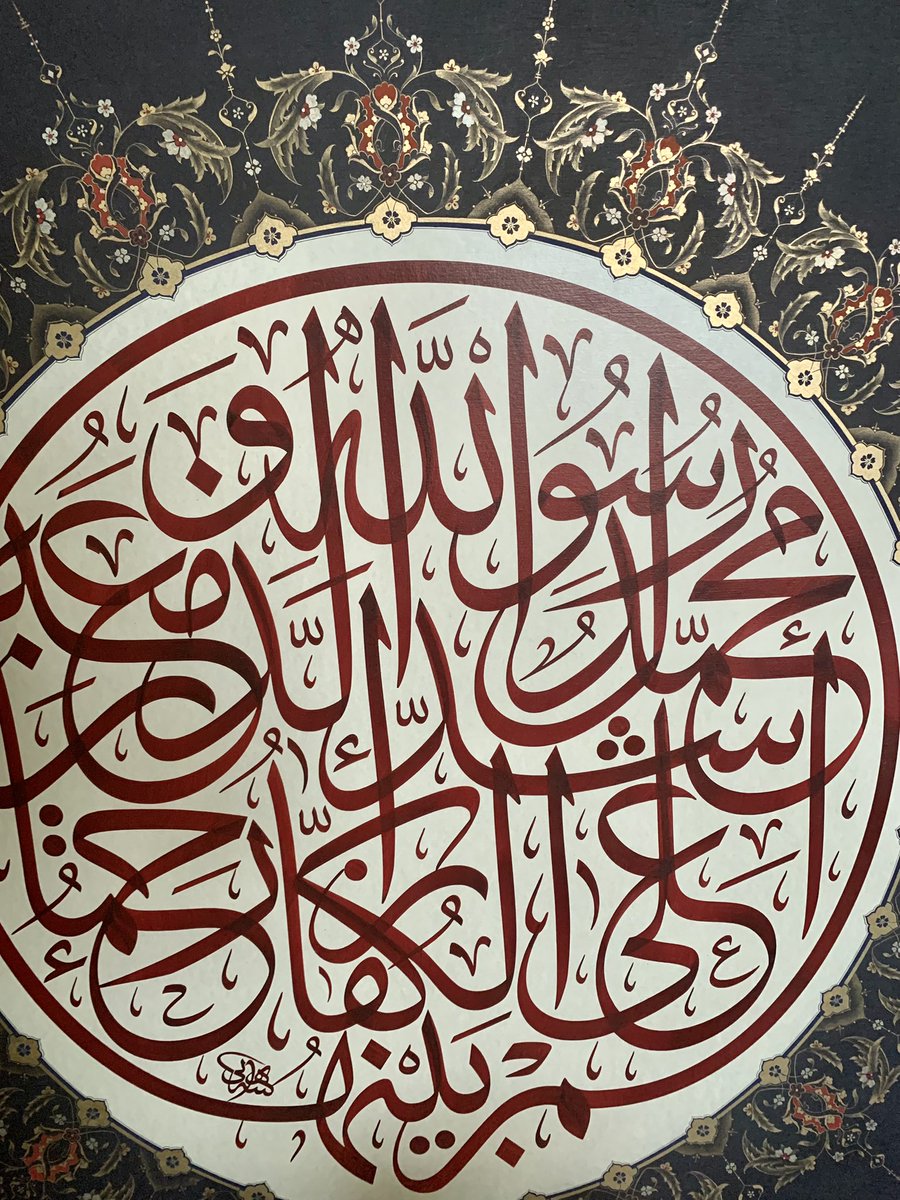art_tariq's tweet photo. • لوحة بخط الفنان هاني الطويل 
الآية الكريمة ( محمد رسول الله والذين معه أشداء على الكفار رحماء بينهم )

العمل يحاكي المعنى ، مقاس العمل ١١٤ سم مزخرف بالذهب الاصلي عيار ٢٢ و٢٣ قيراط✨

العمل معروض للإقتناء ، من يرغم بالاقتناء يتواصل مع الفنان هاني واتس اب ٠٥٣٤٣٩٧١٨٣ https://t.co/q3uKyHgJNe