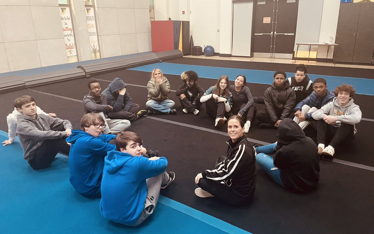MicheleLaubach1's tweet image. Circle time in Health 2  #SEL #sleepanalysis #stress #BASD #restorativepractices @BASDMsSage @Resonance_Ed @MrsAlozie @TraceyLHirner