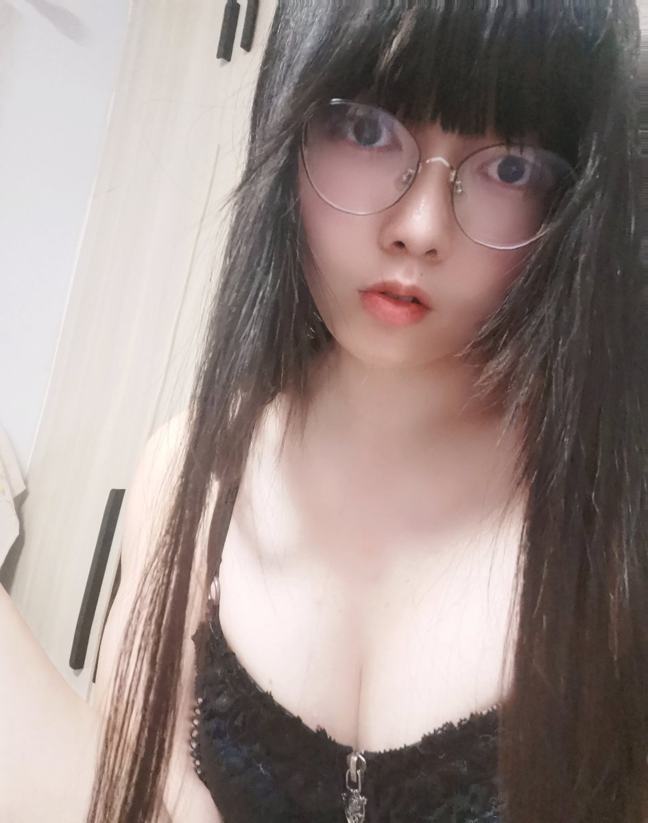 kujyo_mao's tweet photo. 前两天收拾柜子，发现这条夏蔷薇自从买回来还没拆吊了，赶紧拆了拍个照 #伪娘  #女装子 #女装大佬 #男の娘 #Lolita #lolita系列 #药娘 #mtf #可爱的男孩子 #女装 https://t.co/v3PxrGWLr8
